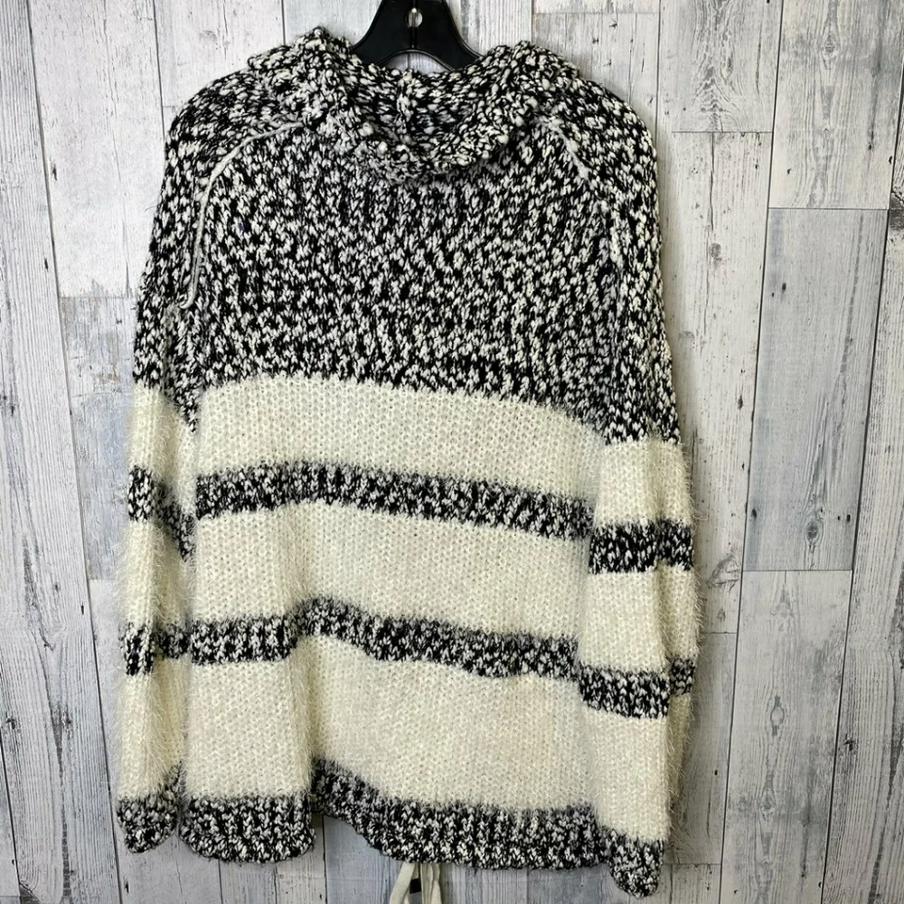 New Directions Eyelash Knit Kangaroo Pouch Sweater EUC sz L